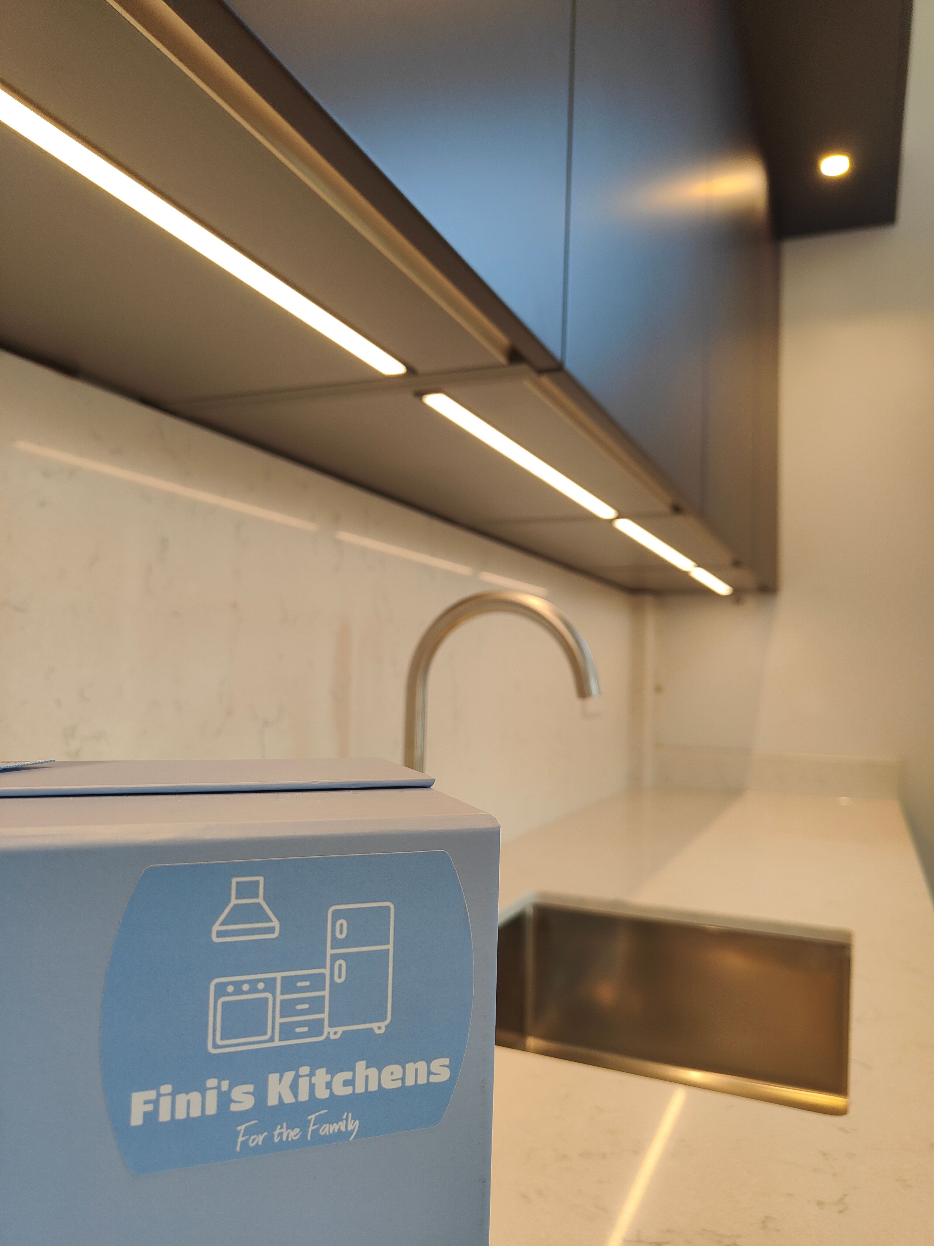 Handleless Matt Purple Kitchen gallery image 3
